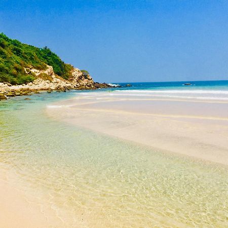 Janas Blue Water Corner Hotel Trincomalee Ngoại thất bức ảnh