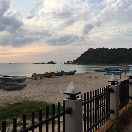 Janas Blue Water Corner Hotel Trincomalee Ngoại thất bức ảnh