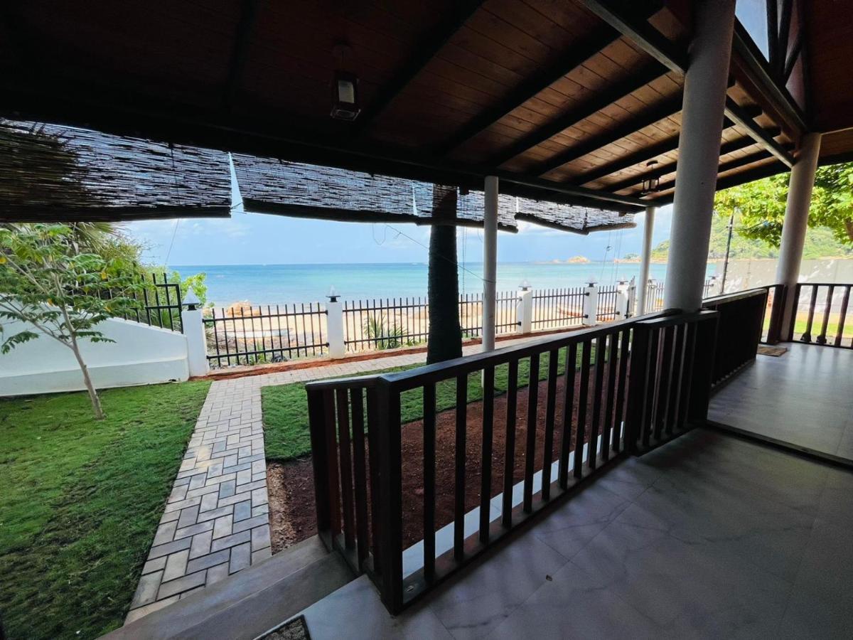 Janas Blue Water Corner Hotel Trincomalee Ngoại thất bức ảnh