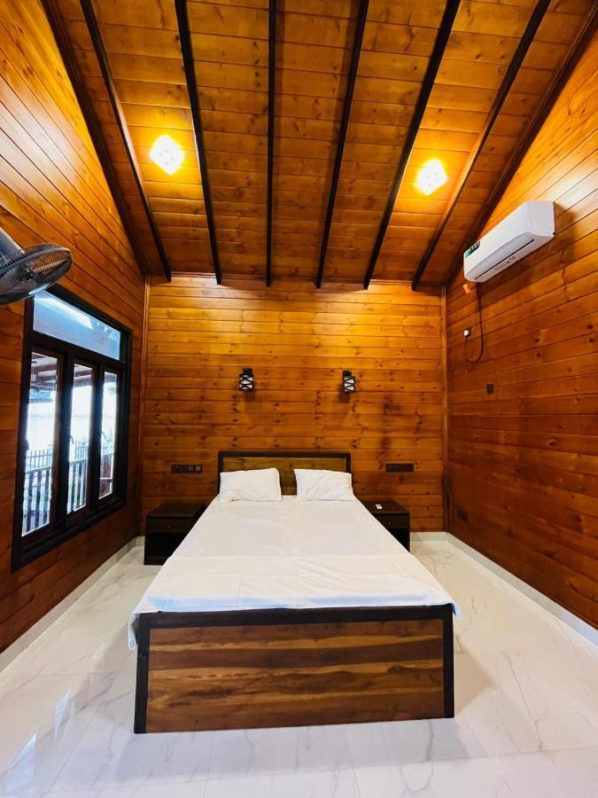 Janas Blue Water Corner Hotel Trincomalee Ngoại thất bức ảnh