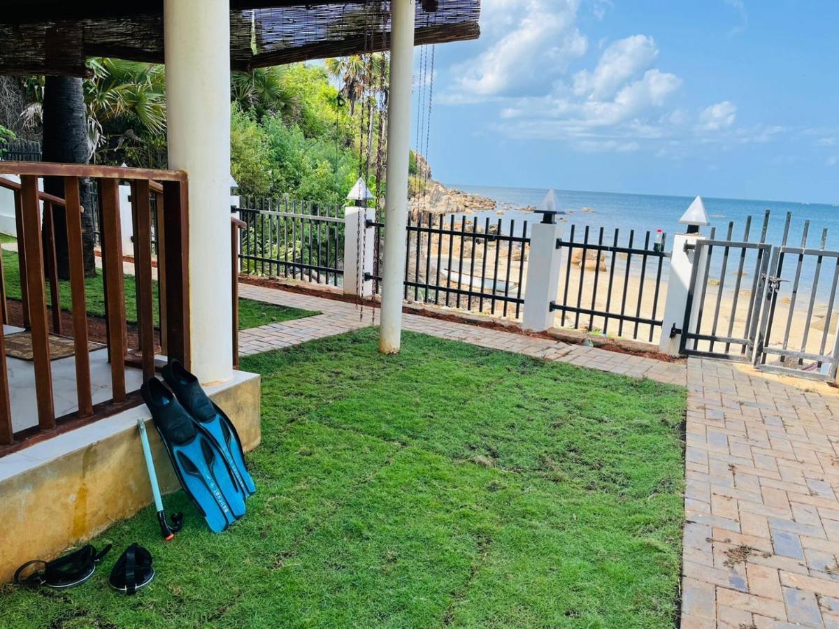 Janas Blue Water Corner Hotel Trincomalee Ngoại thất bức ảnh