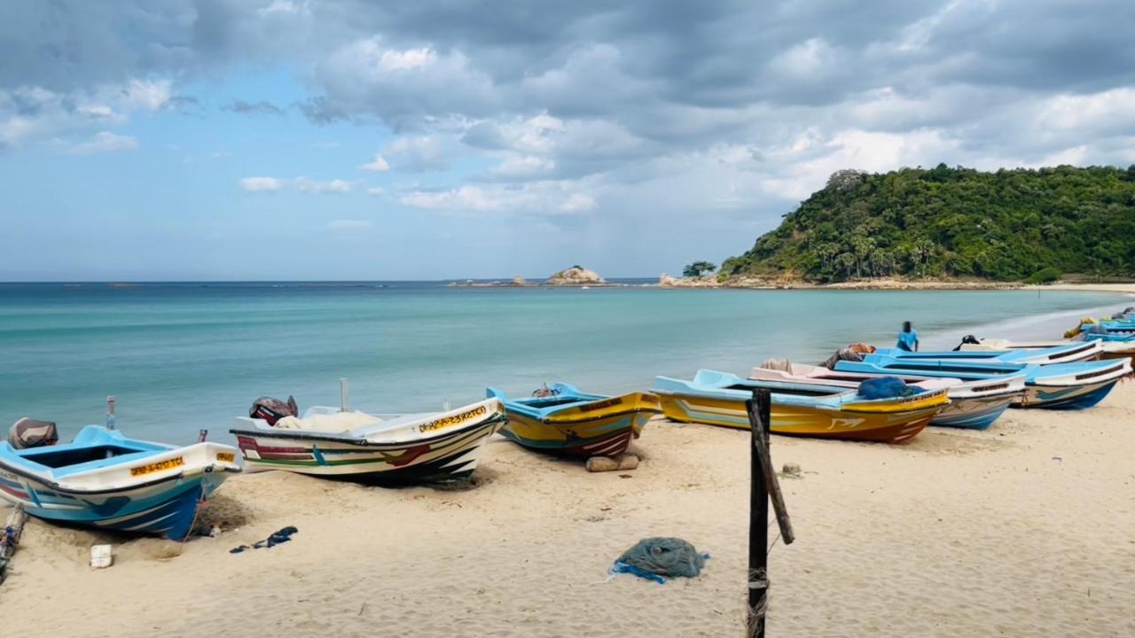 Janas Blue Water Corner Hotel Trincomalee Ngoại thất bức ảnh