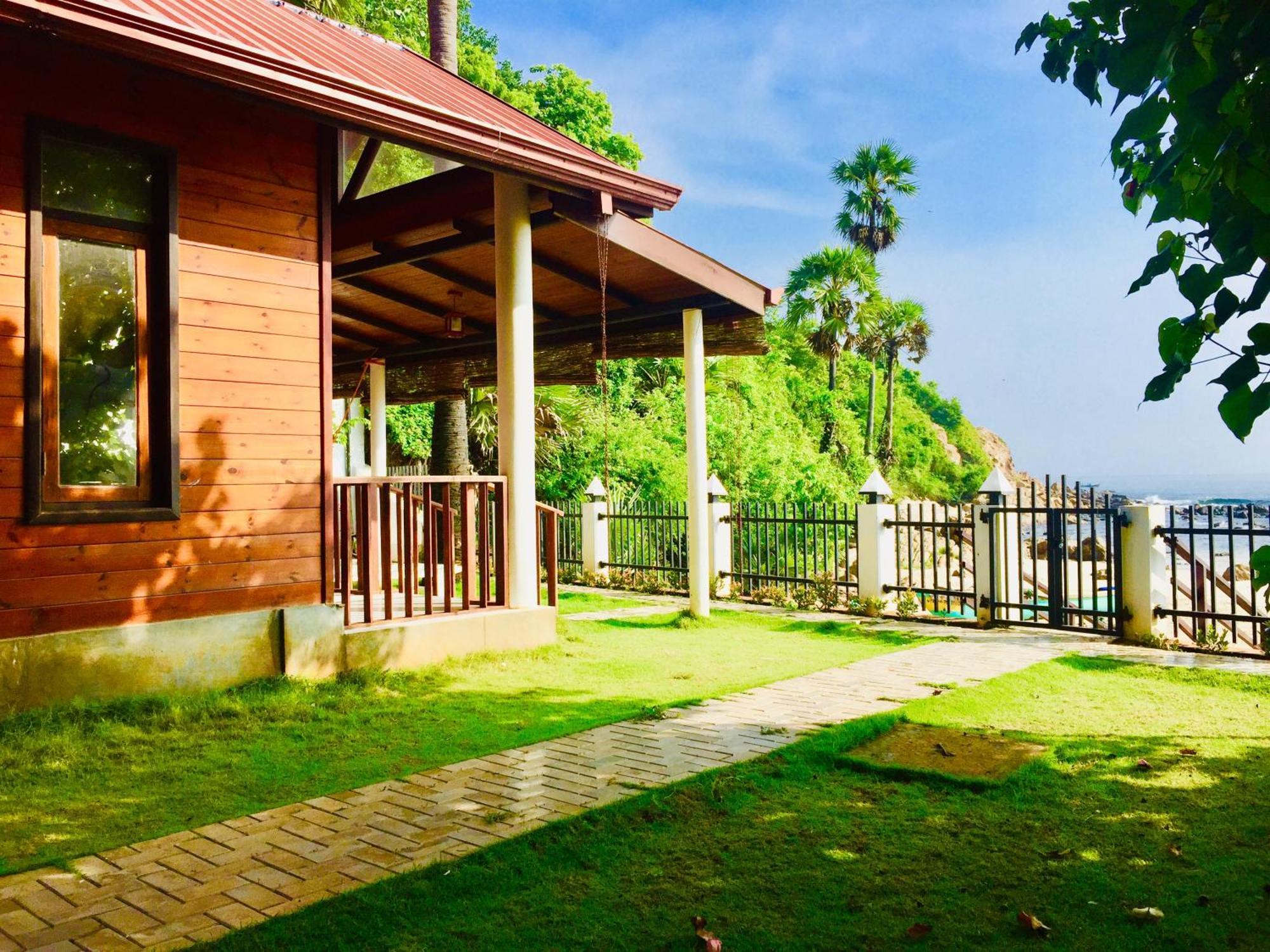 Janas Blue Water Corner Hotel Trincomalee Ngoại thất bức ảnh